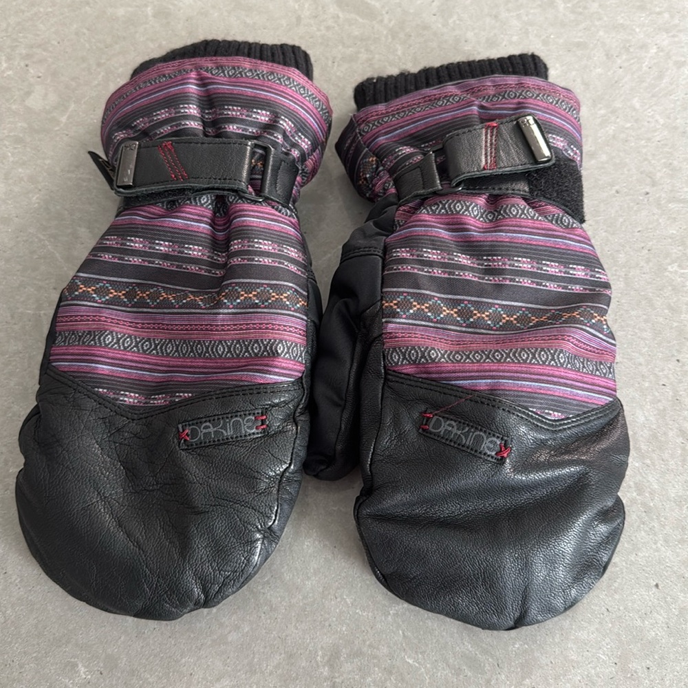 Dakine women’s gore-Tex ski/board gloves